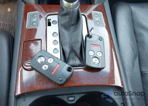 2010 Acura Rl 3.7 z USA, uszkodzony, nr VIN JH4KB2F69AC000619